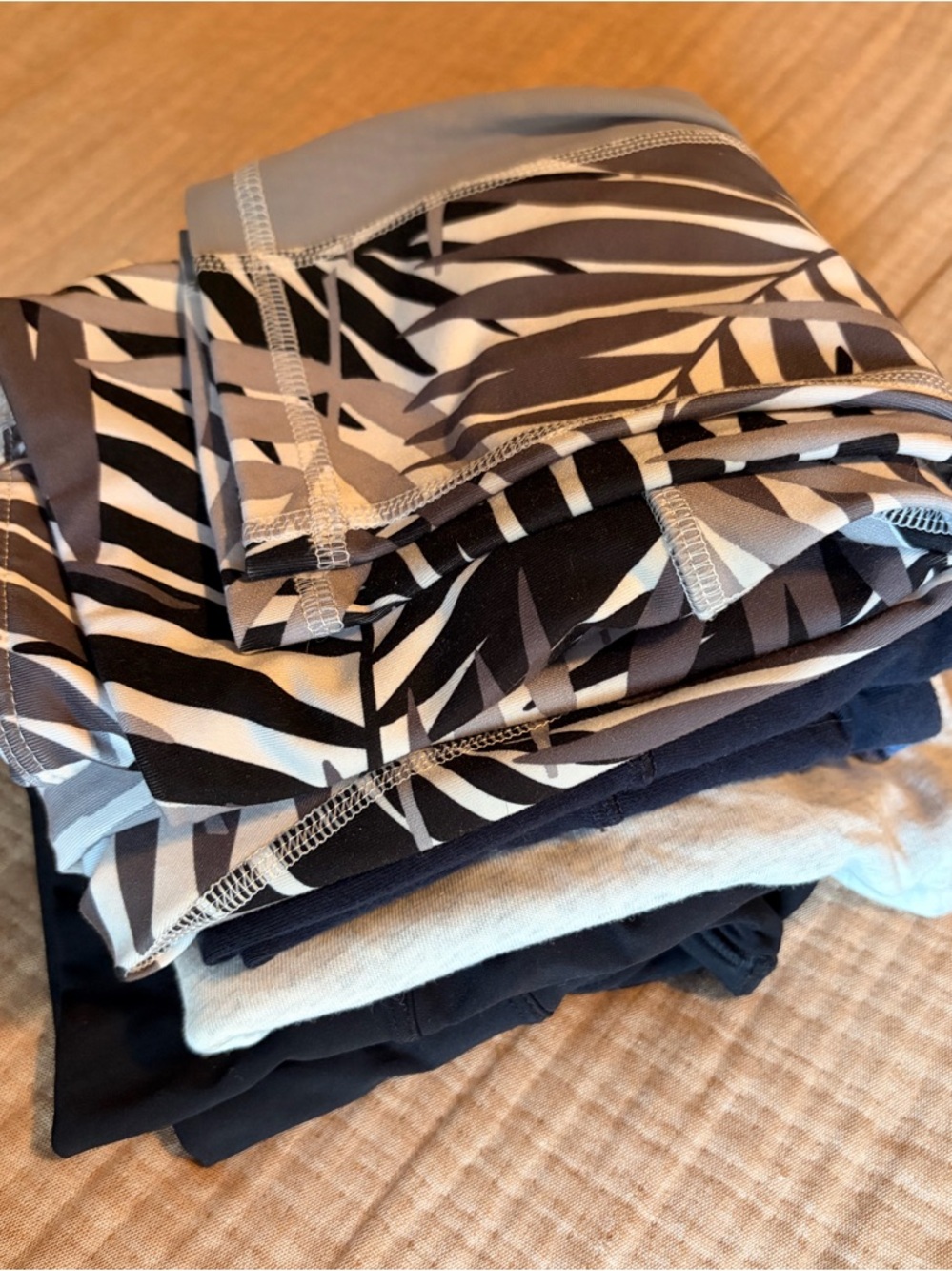 Active Wear Bundle 🎉 2 Leggings, 1 Top and 1 Sports Bra